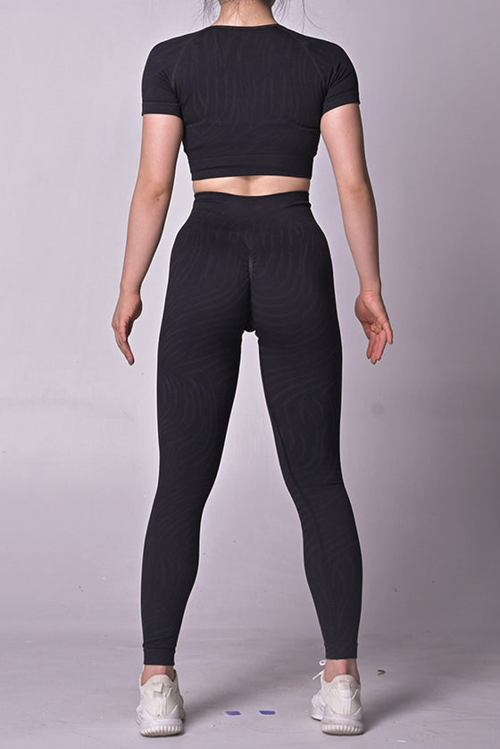 LC2611609-P219-S, LC2611609-P219-M, LC2611609-P219-L, Black Stripe Printed Crop Short Sleeve Top and Leggings Yoga Set