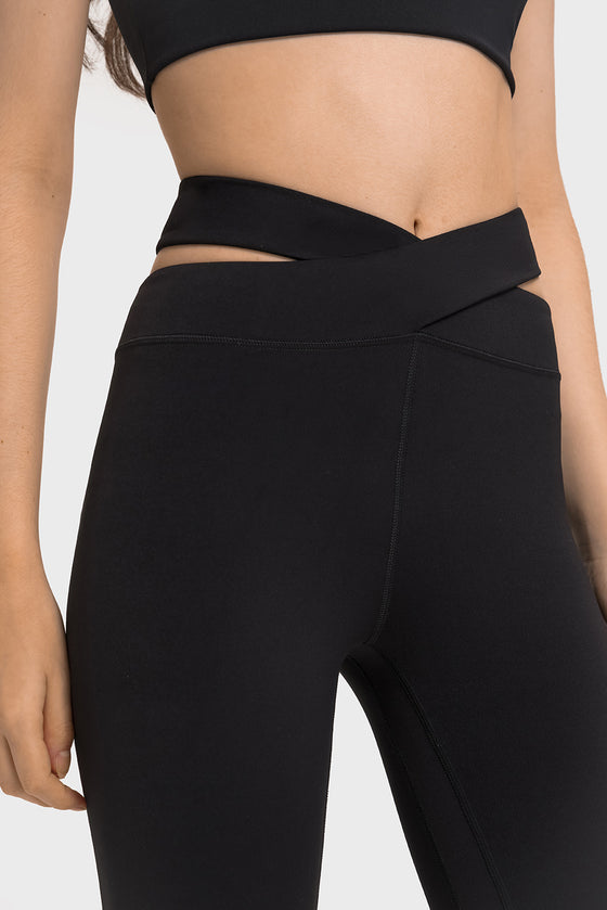 LC265456-P2-S, LC265456-P2-M, LC265456-P2-L, LC265456-P2-XL, Black Solid Cross Waistband Workout Leggings