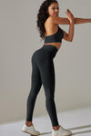 LC2611613-P2-S, LC2611613-P2-M, LC2611613-P2-L, Black Solid Color Halter Bra and Leggings Workout Set